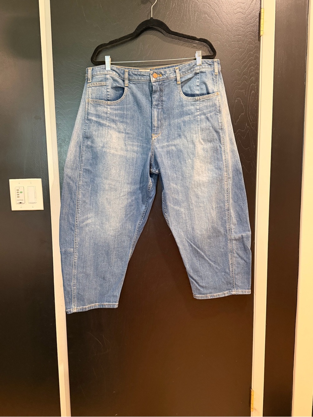 Anthropologie Pilcro Barrel Jeans 34P Like New